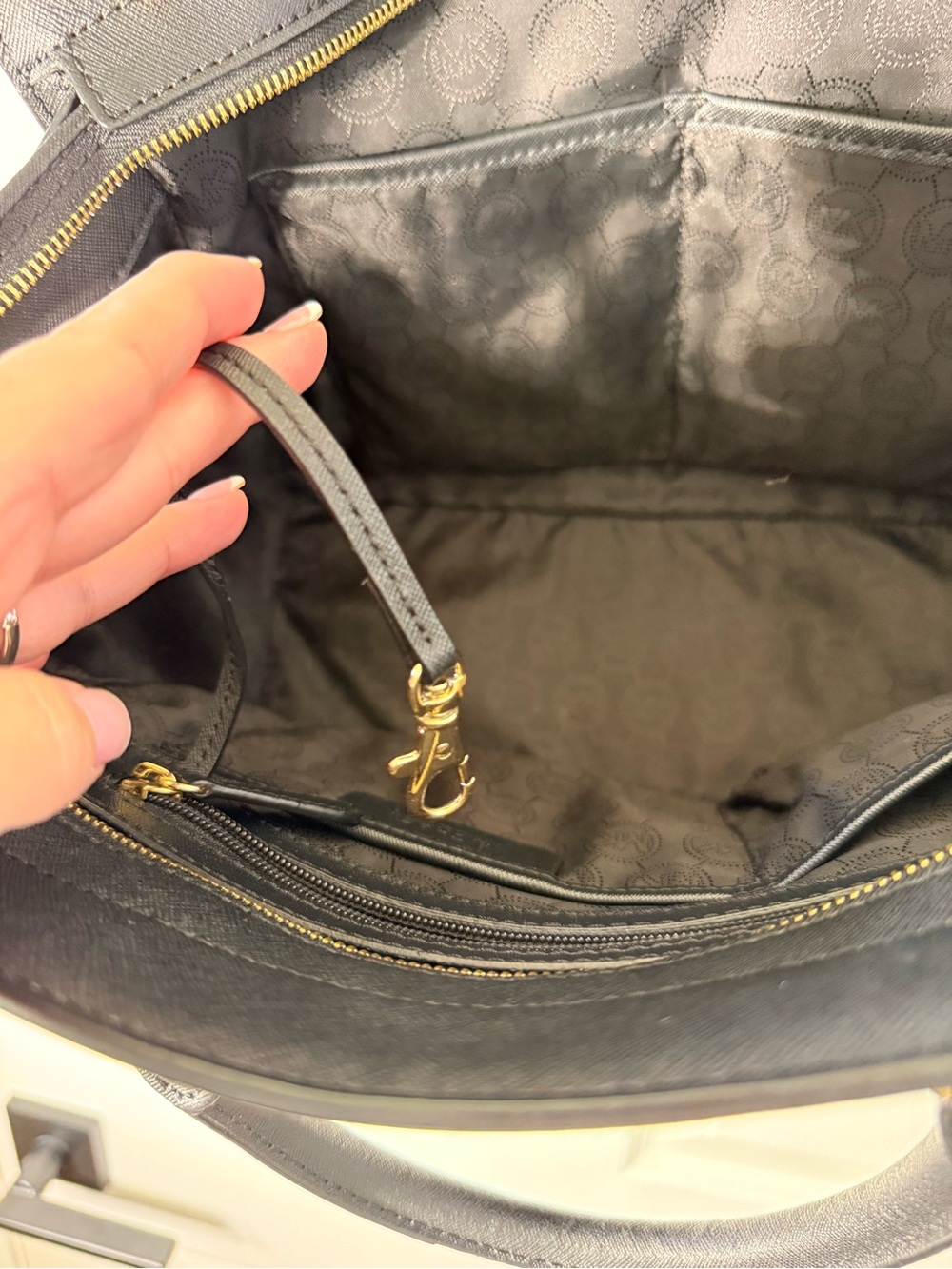 Michael Kors Black Selma Handbag with Gold Hardware with original dust bag - Picture 12 of 15
